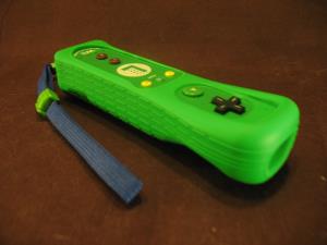Wii Remote Plus Luigi (08)